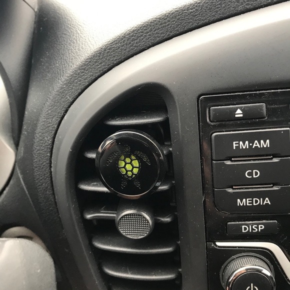 Essential Oil Diffuser for Car Vent - Picture 3 of 3